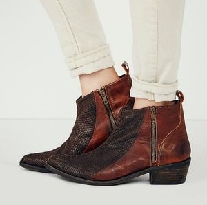 Snake distressed stitched western ankle booties